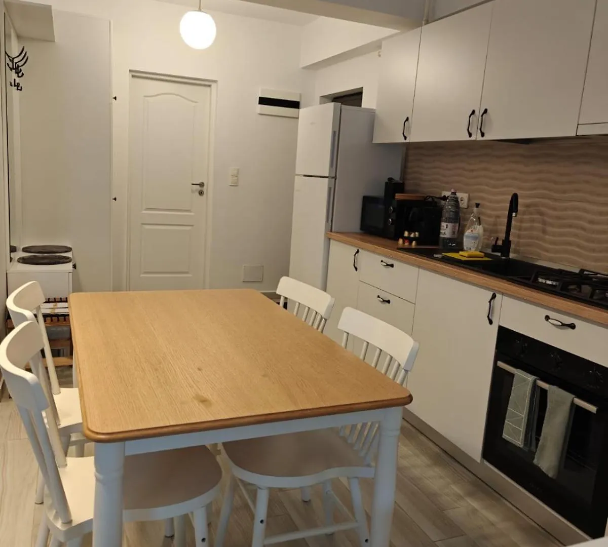 Dusan Residence Otopeni 7 0*,